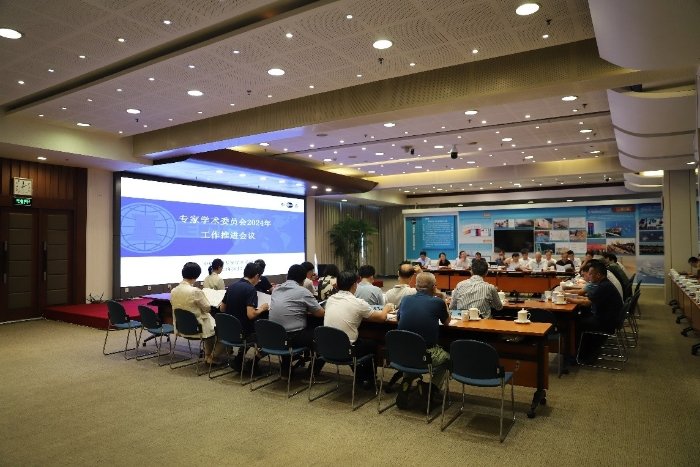 在京分子公司职工200余人现场聆听讲