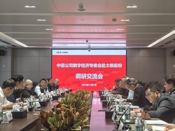 尤伯军及专家学术委员会主任卢春房院士